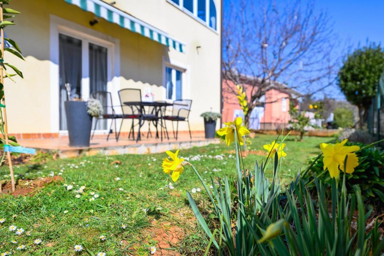 Bozica House With Apartments Murine Экстерьер фото