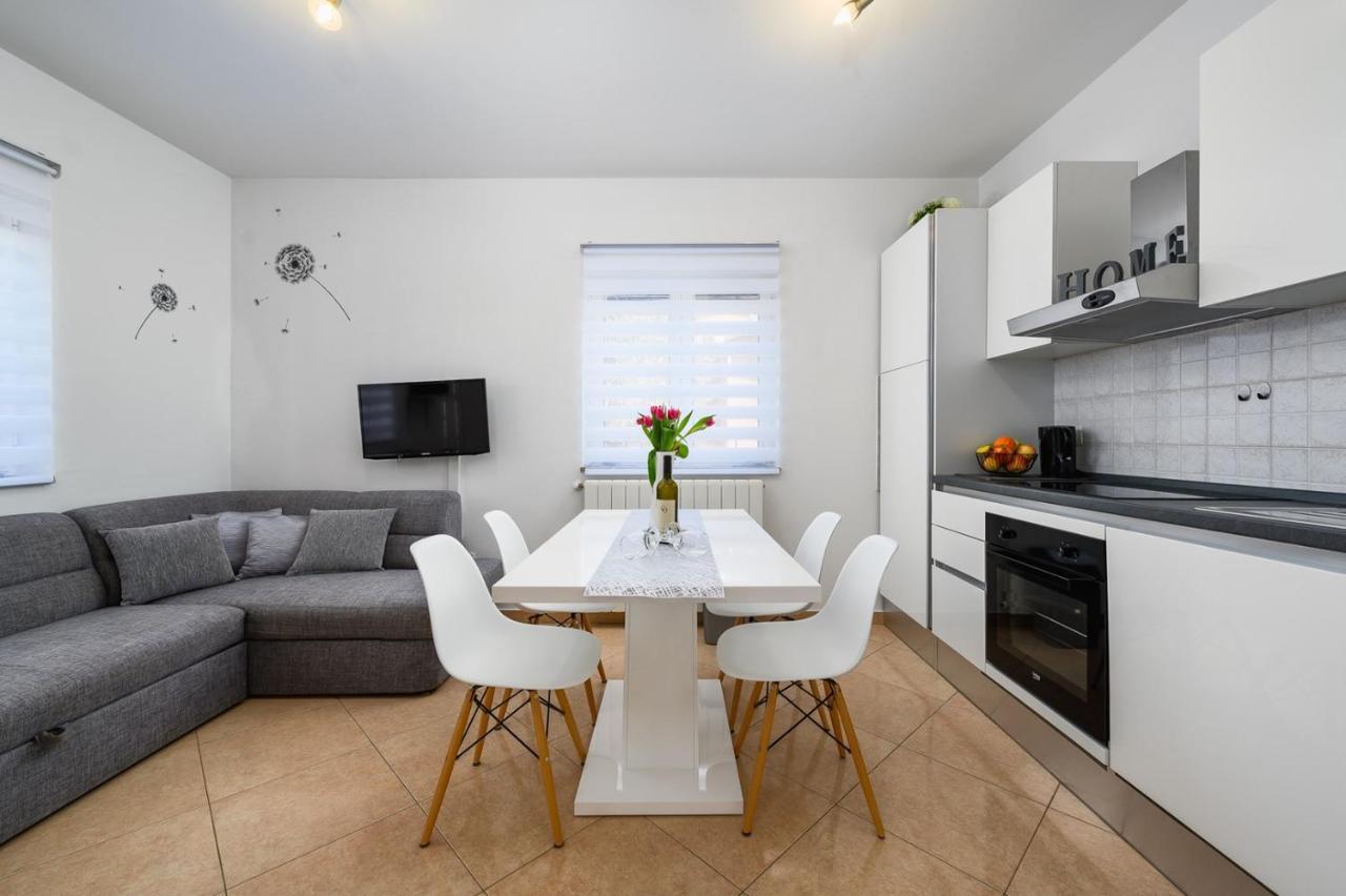 Bozica House With Apartments Murine Экстерьер фото