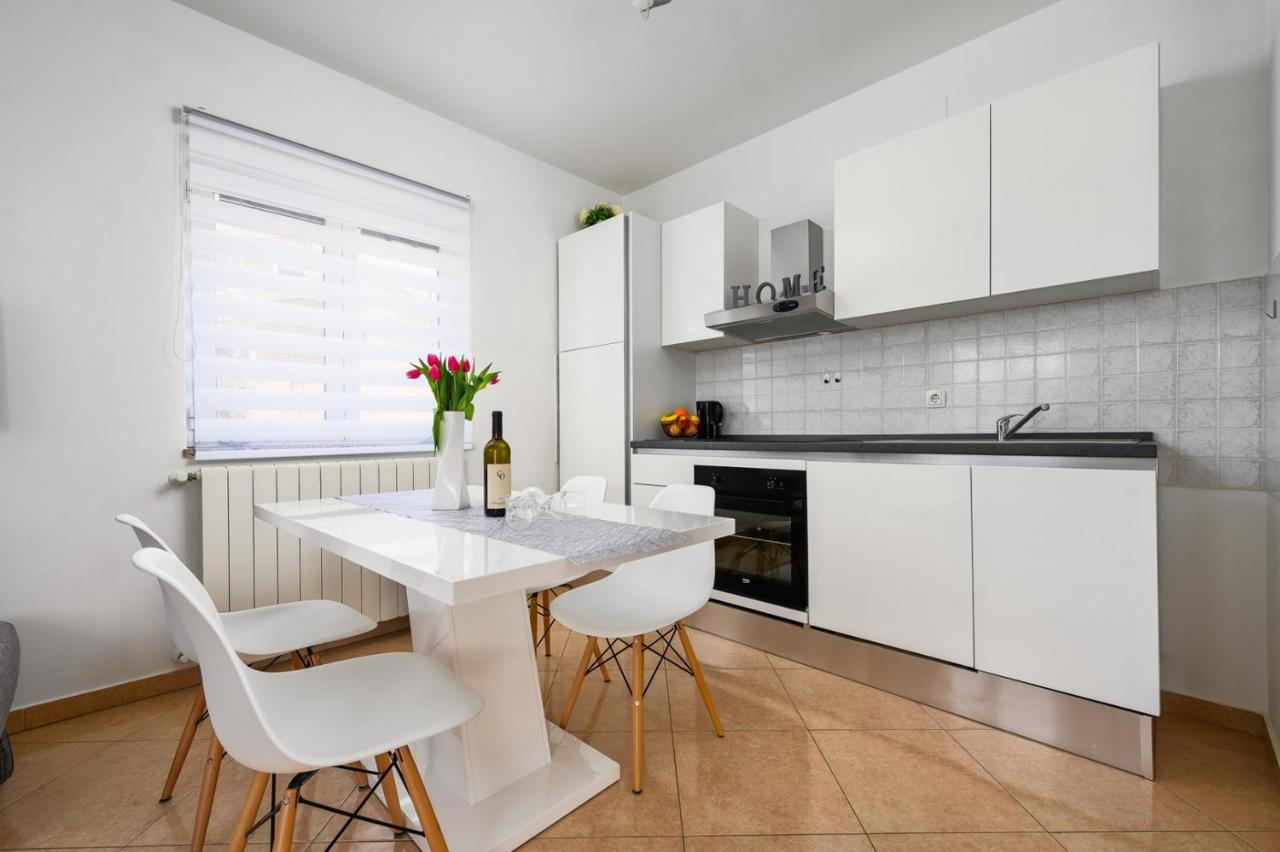 Bozica House With Apartments Murine Экстерьер фото